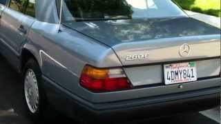 1987 Mercedes-Benz 260E blue/blue