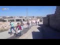 أطفال من قرية برج القاص جنوبي منطقة عفرين ينصرفون باكرا من مدرستهم مع اقتراب القصف التركي من القرية