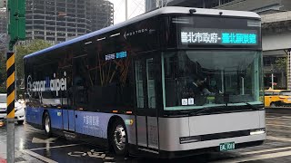 「大都會客運」EAL-1018 鴻海集團電動巴士 Model T 右轉進入南港路一段 2022年3月23日