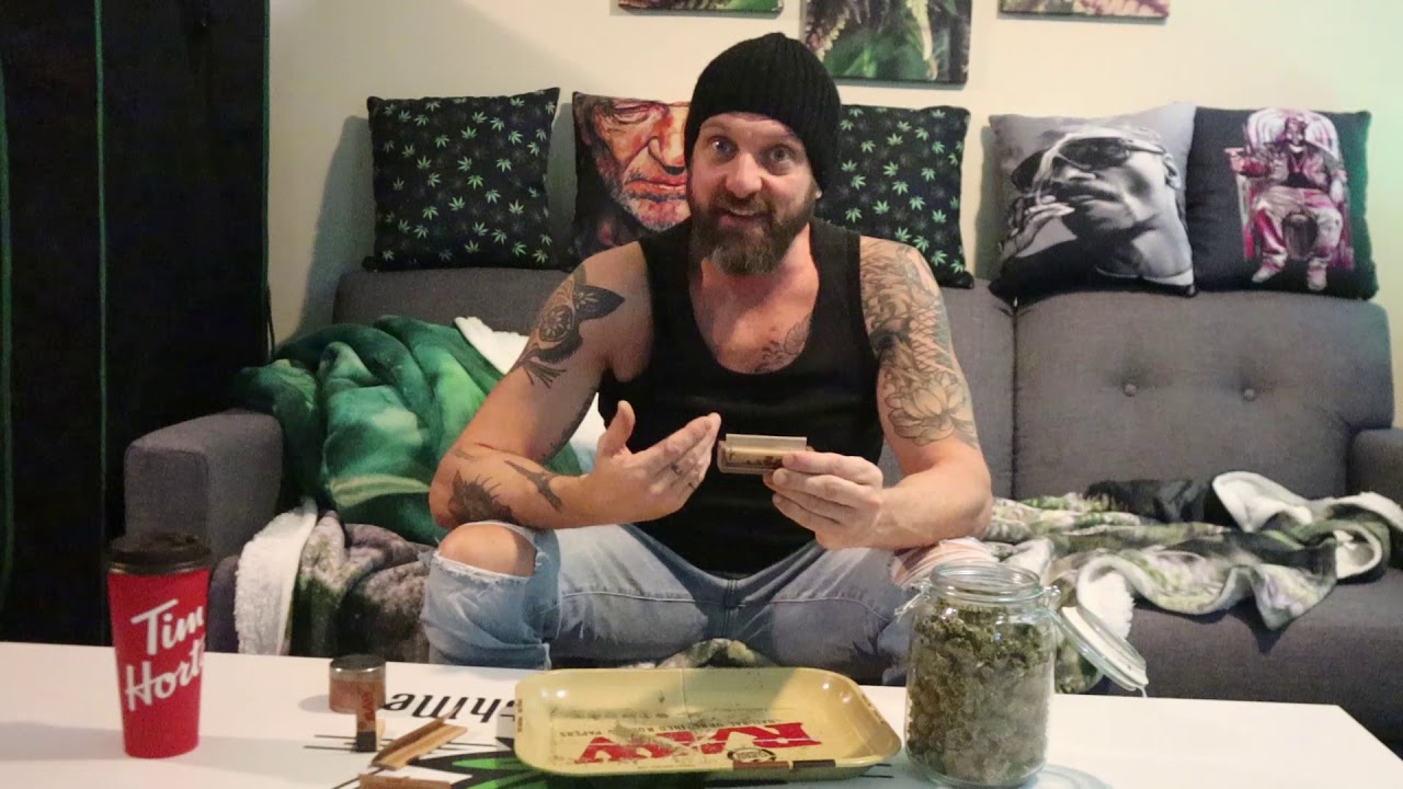 Sunday Morning Smoke Sesh - MY CAR BROKE DOWN FML!!! - S01E04