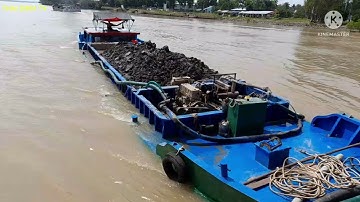 thoát tim khi xem sà lan nhảy sóng qua cống 7 cửa