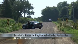 Fugitive evades capture following chase near Onawa, IA