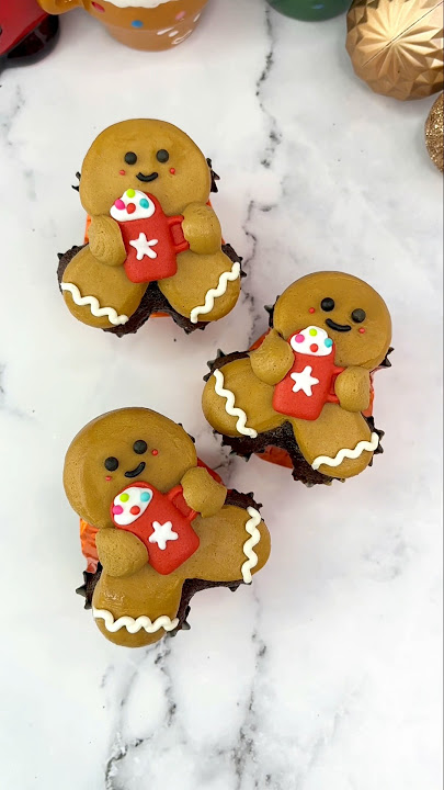 A little gingerbread magic 🤎❤️#cupcake #gingerbread #christmascupcakes #cakedbyrach #cutebaking