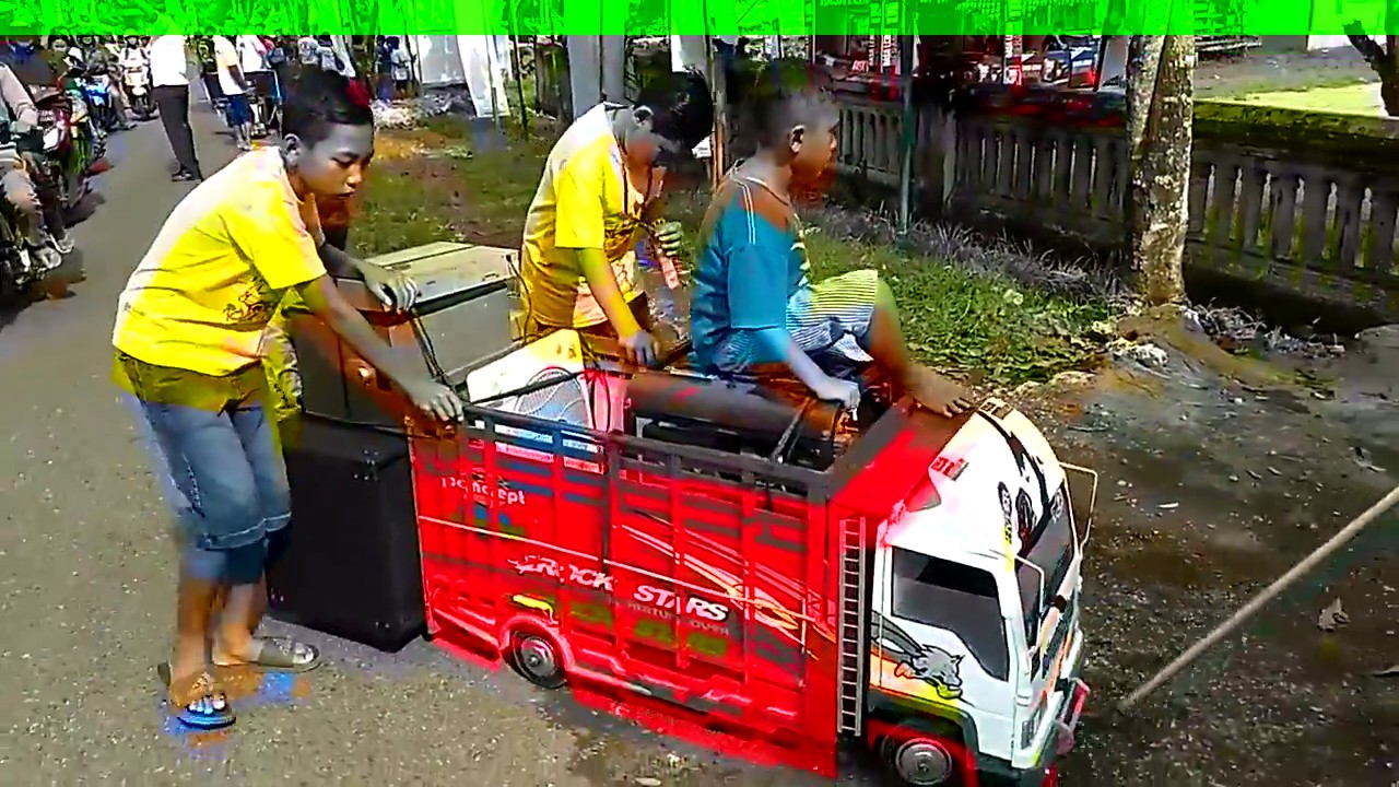 Pawai Miniatur  Mobil Truk  Pawai Unik Truck Sound  