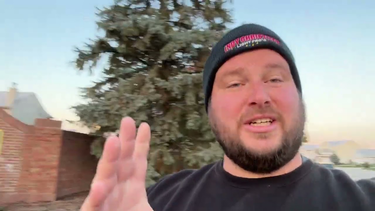 How the KING of Christmas Lights would decorate this HOA