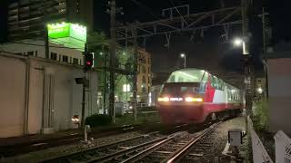 『朝空港線代走をしていたパノスパが、夜は地元の河和線にやって来た！モ1415号車旧アンテナ編成』名鉄1015F・1415F一部特別車特急内海行き，知多半田駅到着