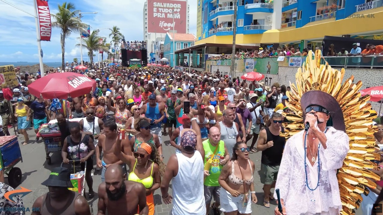 Carlinhos Brown ARRASTÃO DA QUARTA DE CINZAS | Carnaval de Salvador 2026 🇧🇷 Multidão nas Ruas!