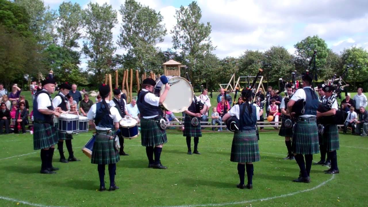 Bagpipes And Drums Music Camelon And District Pipe Band Falkirk