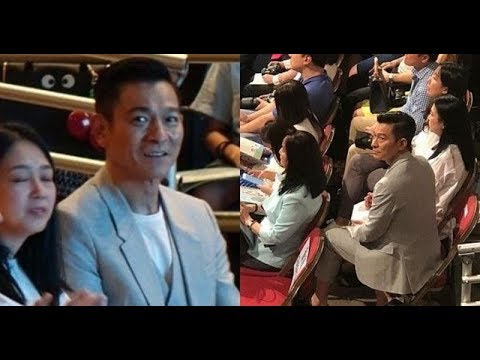 劉德華和老婆參加女兒畢業禮，兩人在台下的一個小動作甜炸！