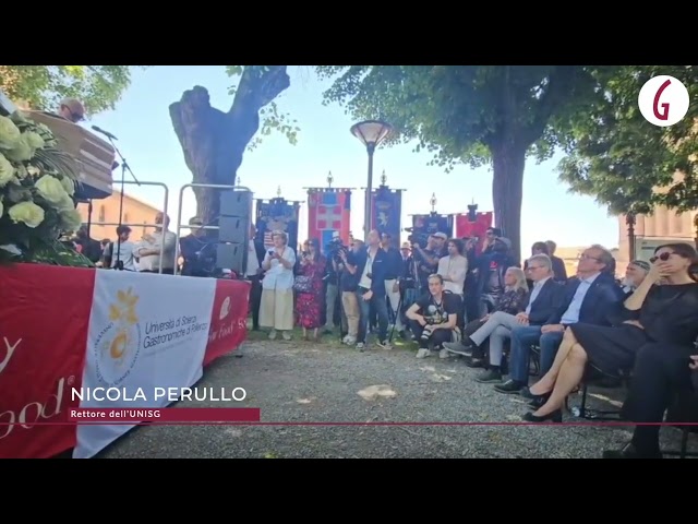 Il Rettore dell'UNISG, Nicola Perullo, inizia la celebrazione in onore di Carlo Petrini