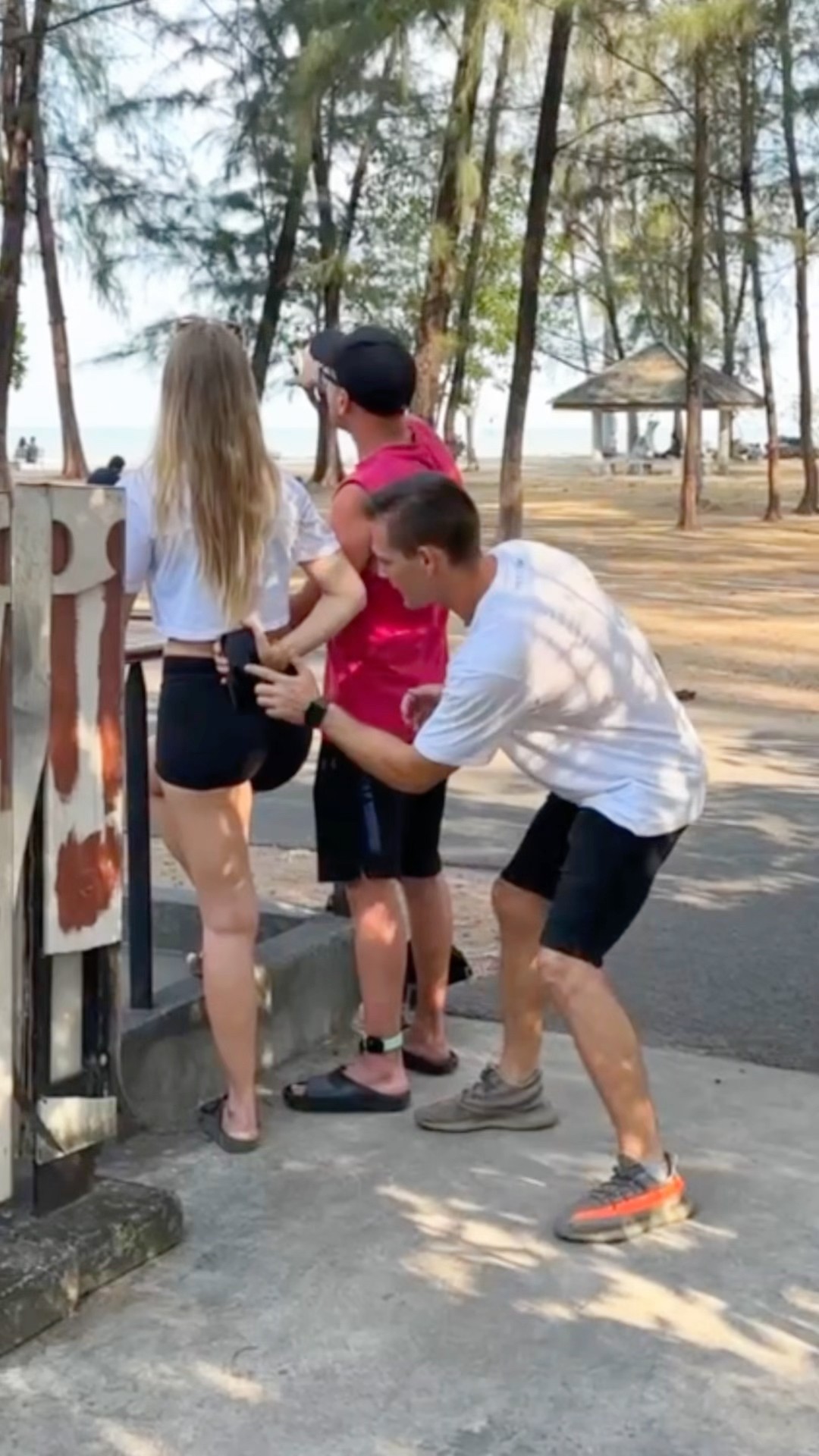 How would you react??? Subscribe to me?