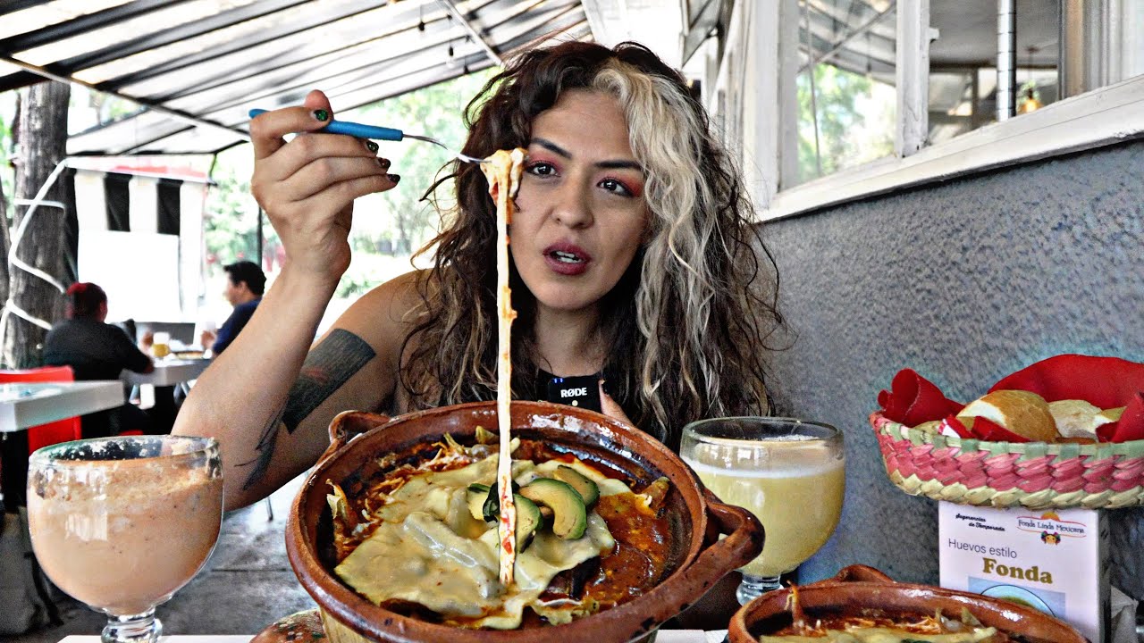 ¡CHILAQUILES en CAZUELA de BARRO! Los NUMERO 1 de CDMX- Crudeo Time