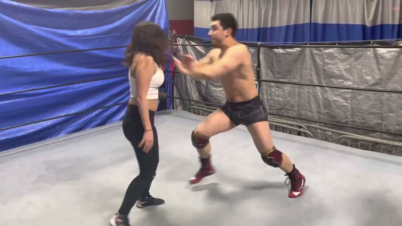 [МЕЖГЕНДЕРНЫЙ МАТЧ] Роджер Мендес против Джейд