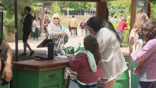 Families celebrate Mother’s Day at ABQ BioPark