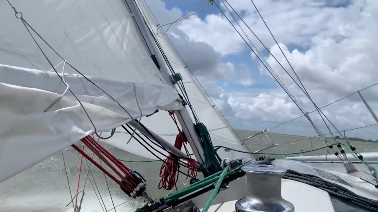 ⁣25 Miles Alone Into 30 Knots: Trusting a New Boat in Heavy Weather - Ep 37 [EN]