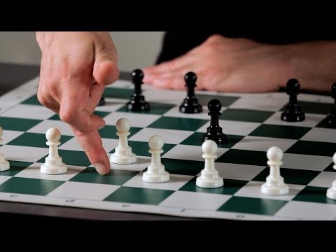 Video: Care pion să muți primul la șah?