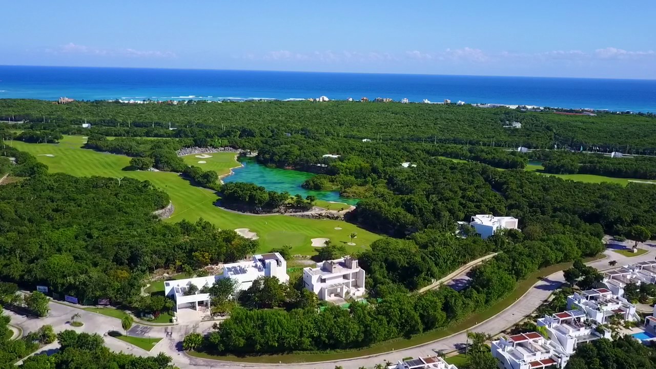 Flight over Tao and the Riviera Maya Golf Course at Bahia Principe ...