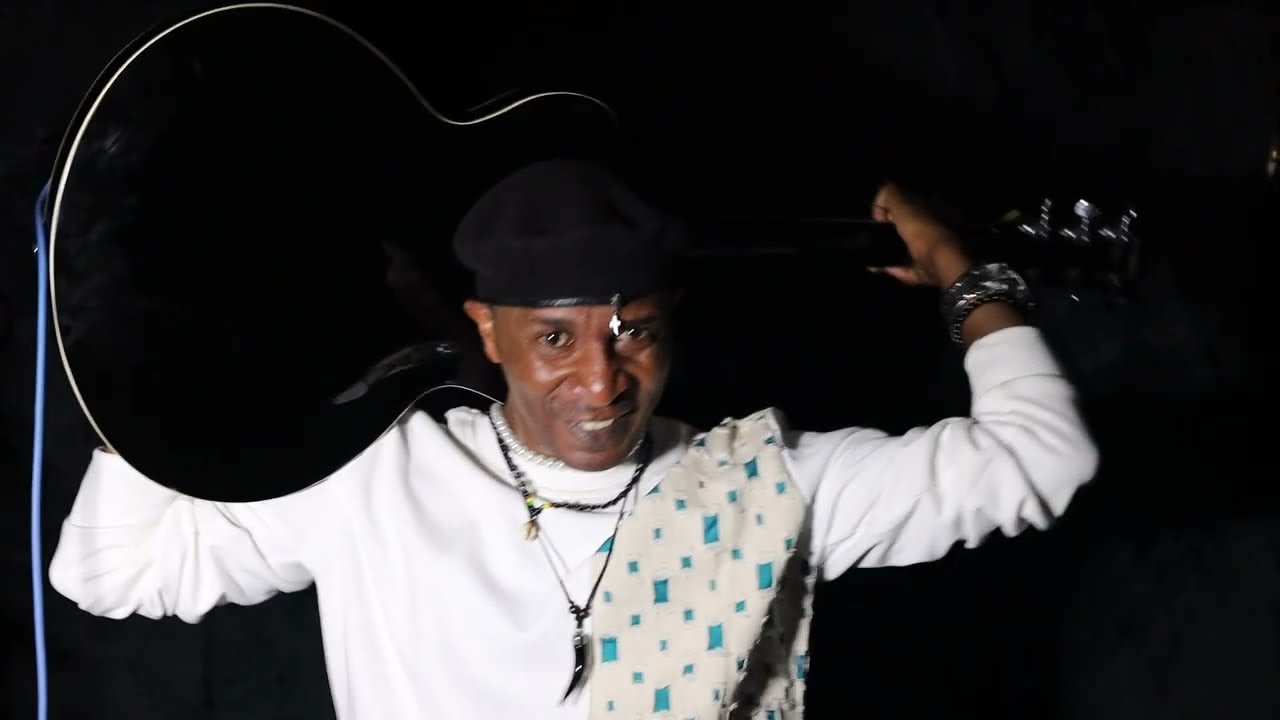 Uko nagiye I bugande & itahe ni ubusa by Nkurunziza fr cover Safari tel : 0788571110