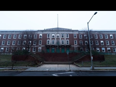 exploring-a-huge-abandoned-dc-high-school