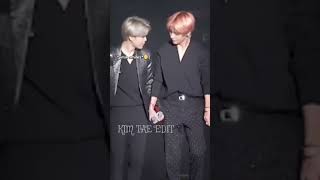 taehyung🐻 suddenly change his expression😍💜 while holding jimin's🐥 hand🤭#bts #taehyung #shorts
