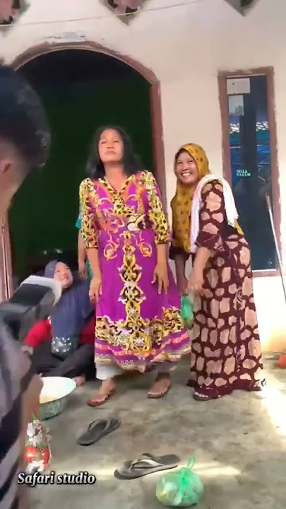 ibu ibu pngen exis 😂😂😂 #palembang #prabumulih #weddingdress #wedding