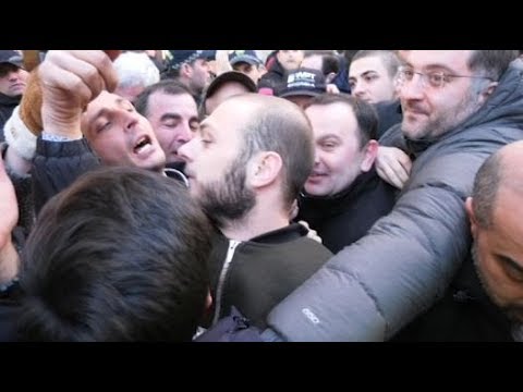 მორიგი სირცხვილის კორიდორი პარლამენტთან