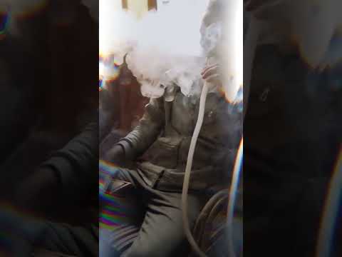 روقان روقان الروقان معمول علشانه القعده الحلوه دي عنوانا الدخان بيحلي مزاجنا