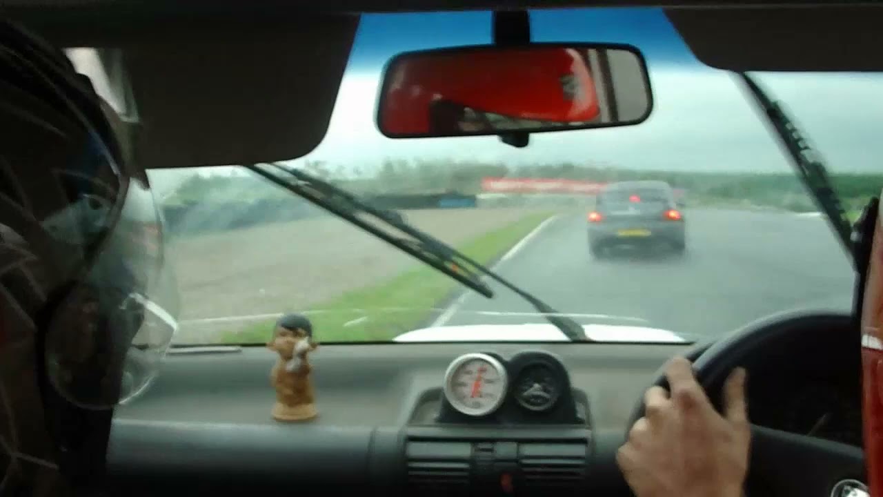 C20LET Corsa B vs Evo 8 FQ MR at knockhill 