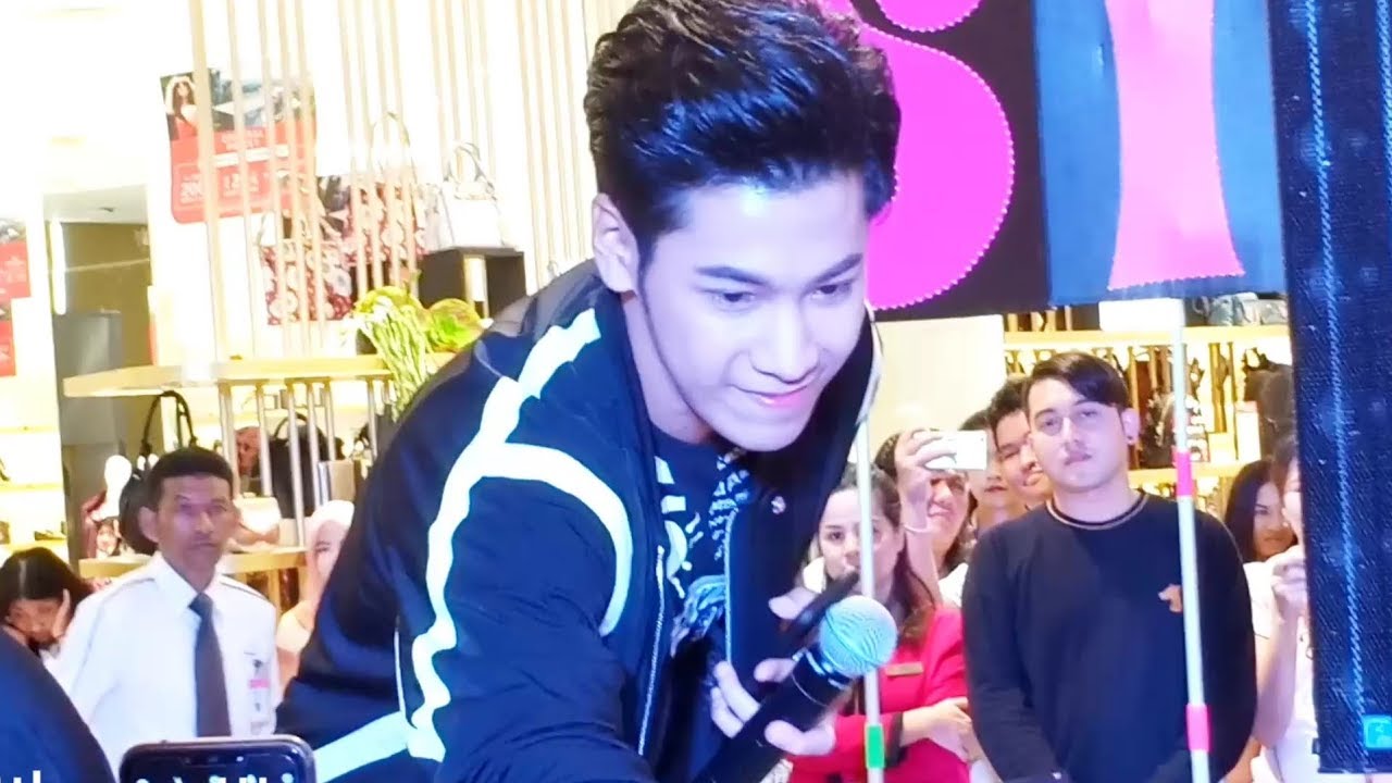 พี่สิง ร้องเพลง + มอบของรางวัลให้ผู้โชคดี at Central Phuket 180929