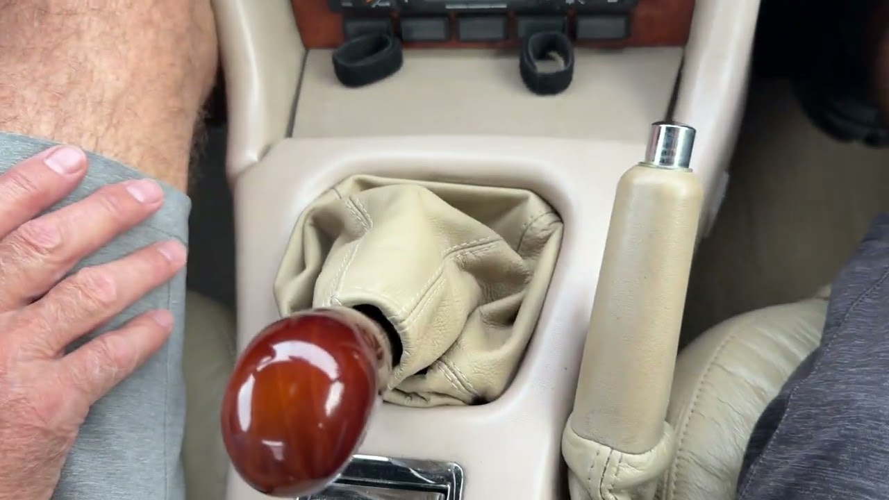 Acceleration out of a U Turn | 1994 MG RV8 Roadster 5-Speed Manual | Collector Car Canada Lot 283