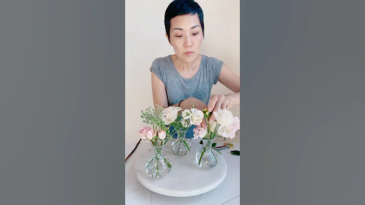 How to make mix and match bud vases with only a few stems of flowers #floraldesign #roses #flowers