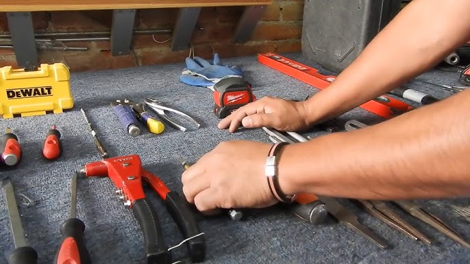 Herramientas y equipos en la carpintería metálica