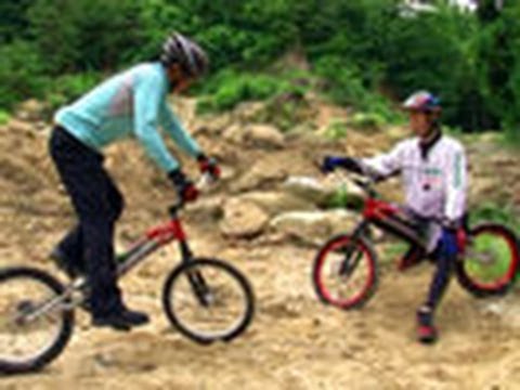 アスリート解体新書　（３４）バイクトライアル　～重心移動の妙技～ - アスリート解体新書　（３４）バイクトライアル　～重心移動の妙技～