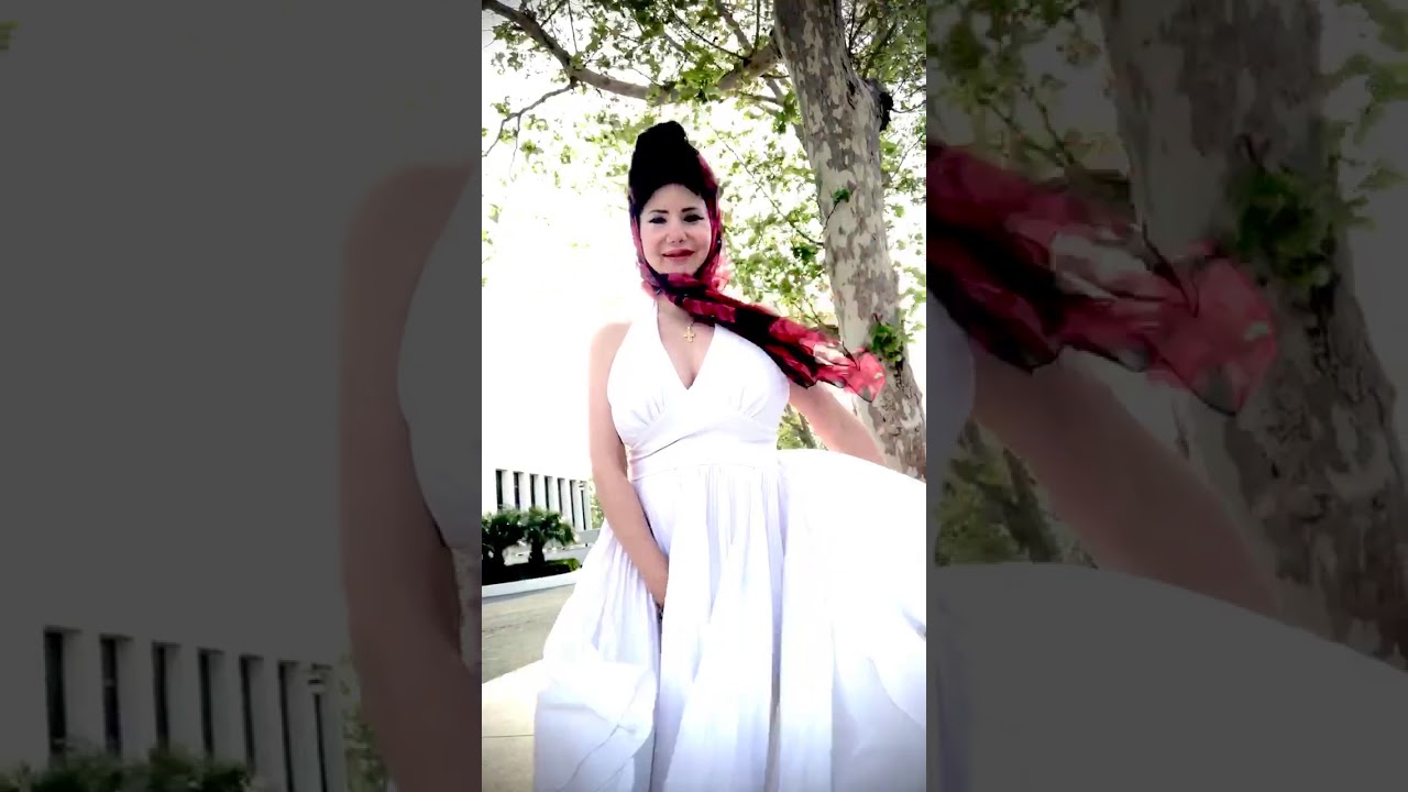 Super windy day with my Monroe white pleated dress!