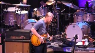 Tedeschi Trucks Band - Derek Trucks playing Duane Allman's guitar