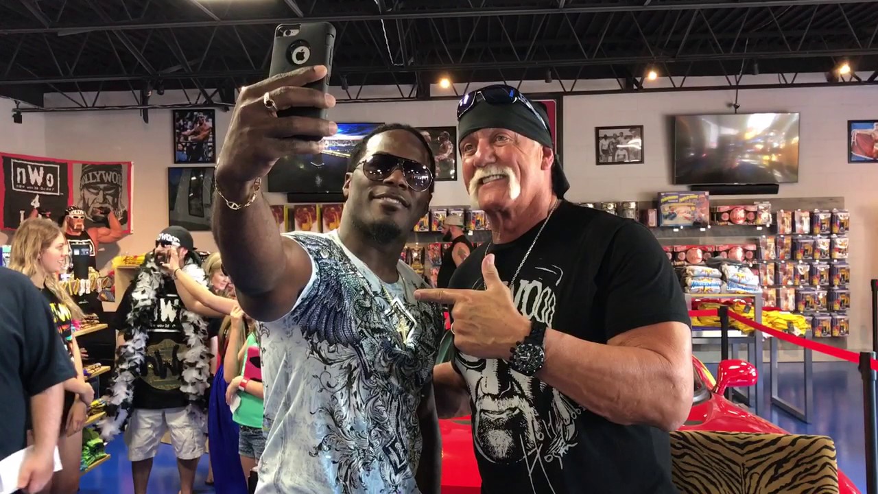 Pope comes to visit Hulk Hogan at Hogan Beach Shop - YouTube