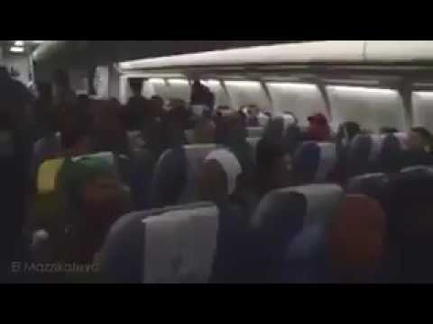 رقص المصاريه على متن الطائره شعب فاصل في الشارع رقص وفي الجو رقص هههههههه Youtube