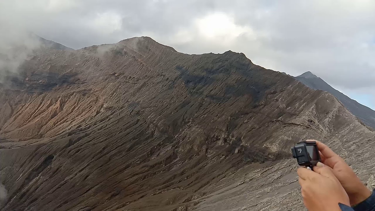 KEINDAHAN KAWAH GUNUNG BROMO - YouTube