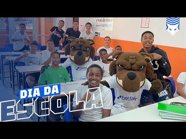 Alunos de escola municipal se empolgam com visita das mascotes do