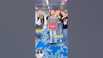 Thử thách làm đổ càng nhiều chai nước bằng đạo cụ độc lại được càng nhiều tiền siêu zui #shorts