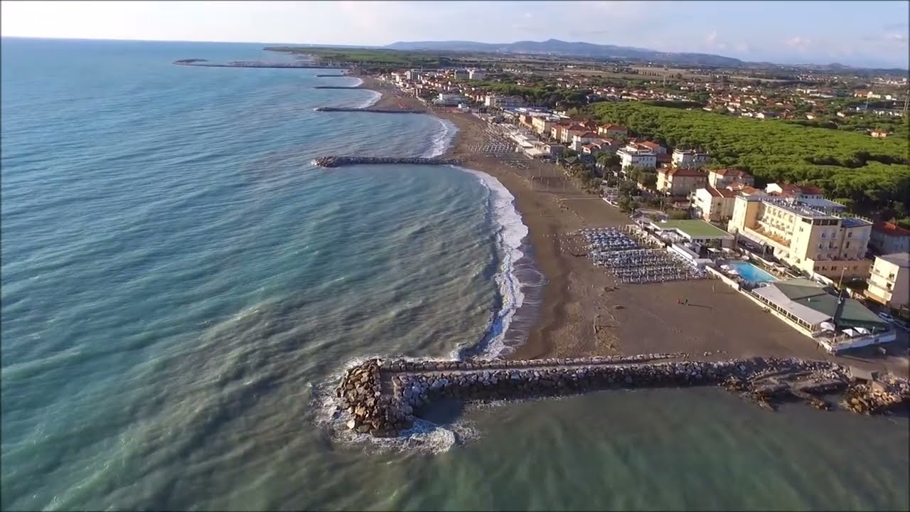 Marina di cecina con drone