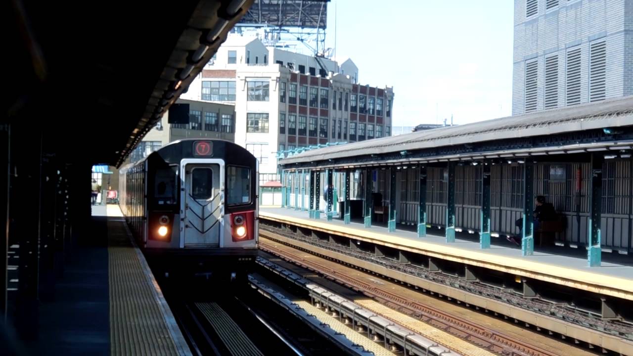 Manhattan-bound R142A/R188 (7) train arriving at Court Square - YouTube