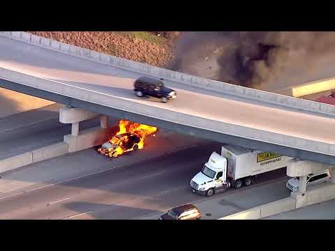 Large flames seen coming from car on fire on I-55