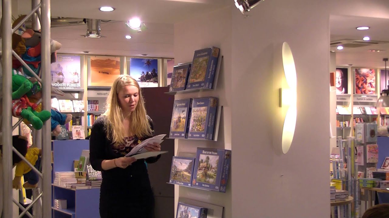 Leonie Veraar bij boekhandel Van der Velde in Groningen, 31 januari