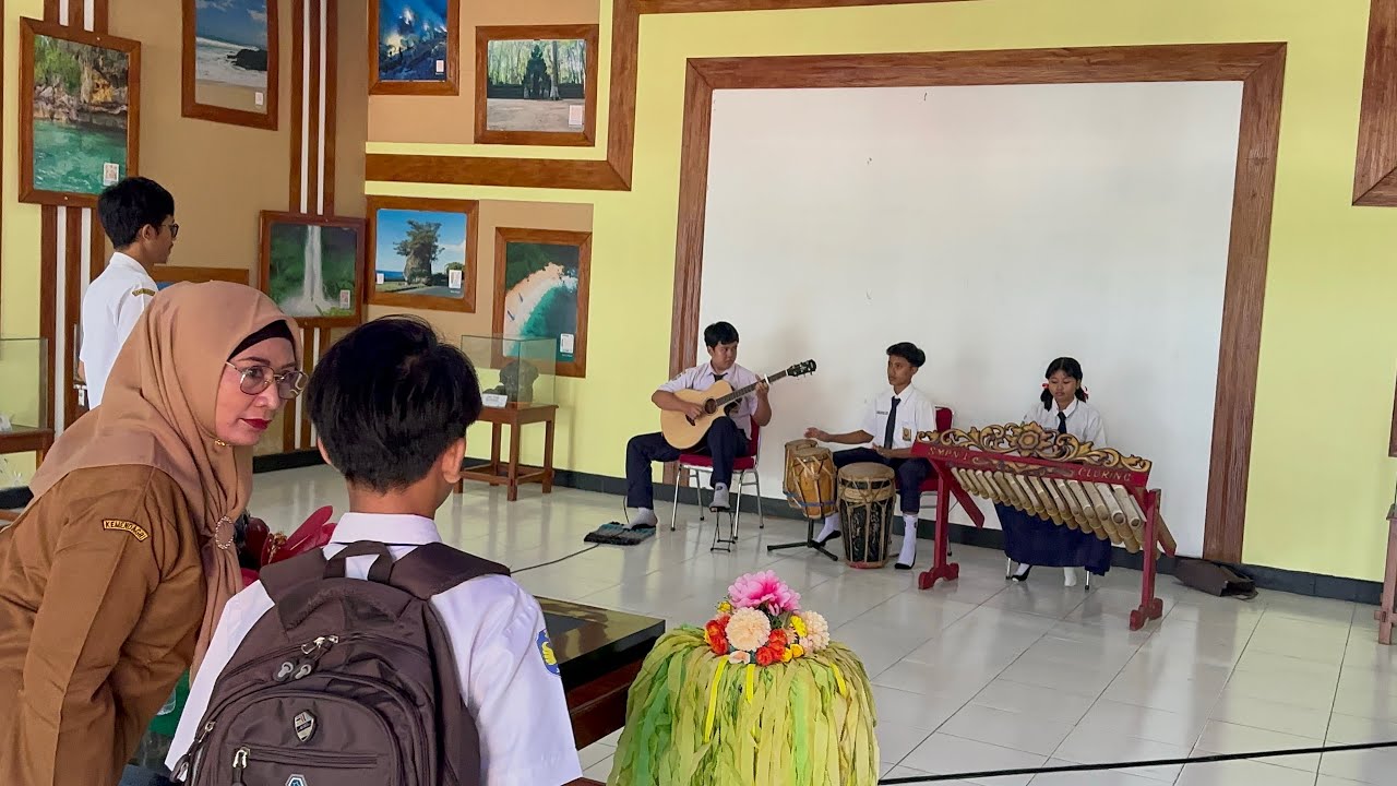 HARI PERTAMA SEKOLAH FAREL PRAYOGA BERSAMA BUNDA TITIN & AYAH YUDI MELIHAT TEMAN2 latihan