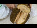 Как едят джекфрут. Jackfruit is the biggest fruit.