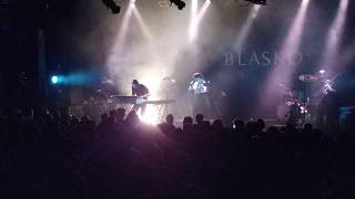 Watch Sarah Blasko Leads Me Back video