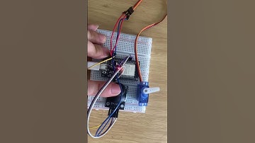 Servo motor used as the steering system on an RC car. #eép32 #servo