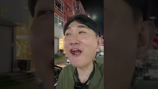 Tidak tahan dengan godaan , baoqi cari makan dulu di luar