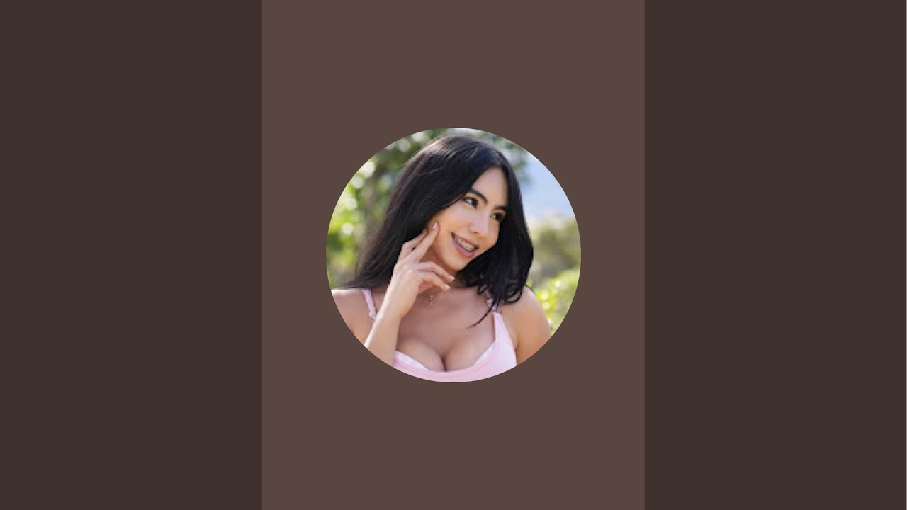 Andrea Tobón  is live!